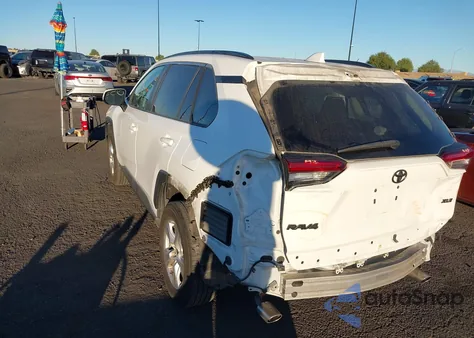 2021 Toyota Rav4 Xle z USA, uszkodzony, nr VIN 2T3W1RFV8MW160434